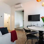 Venetian Alcove